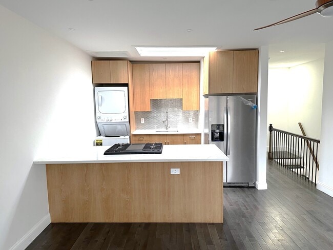 Photo - 101-13 Ascan Ave