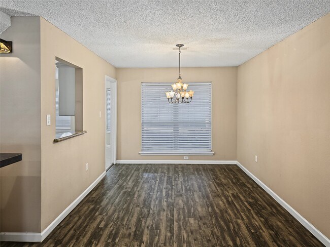 19222 Hikers Trail Dr