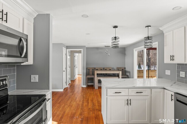 Photo - 17 Champlain Dr