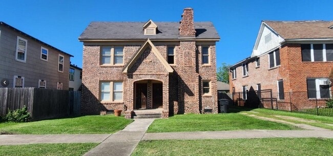 Building Photo - 2805 Cleburne St