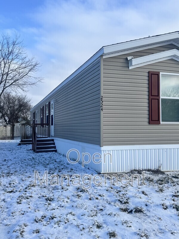 Photo - 301 Mantle Ave