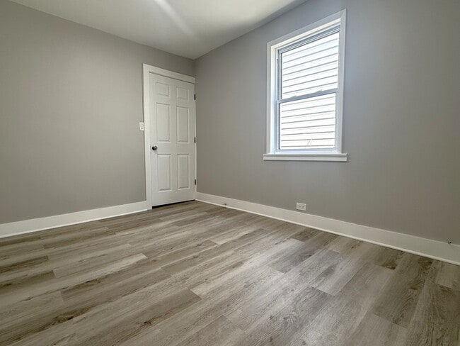 Photo - 3575 W Dickens Ave Unit 2R