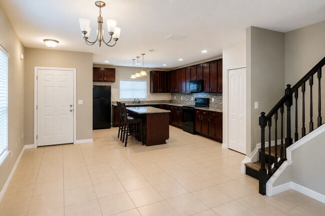 Photo - 233 Primrose Dr