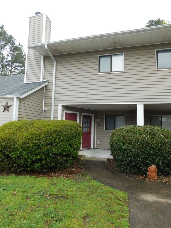 Photo - 1505 College Way