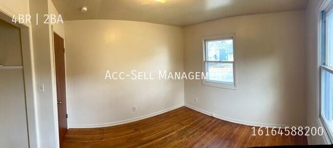 Photo - 530 Hall St SE