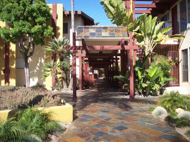 Photo - Kona Kai Apartments