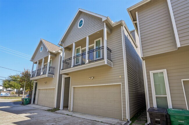 Photo - 902 W 20th St