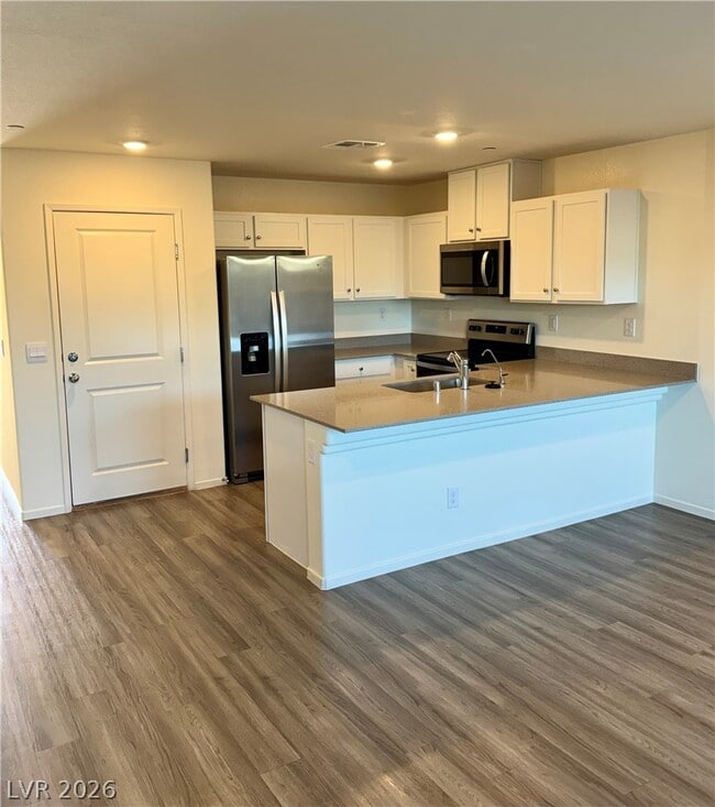 Photo - 10920 Rollingford Ave