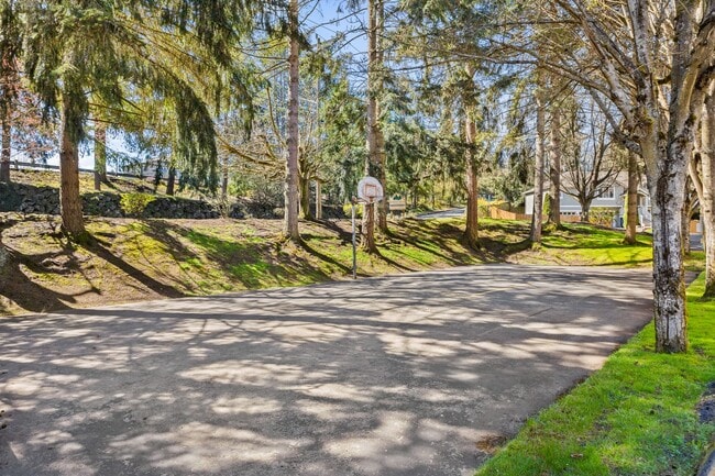 Photo - Modern 2-Bedroom Condo in Shoreline with Stylish Finishes Unit B204