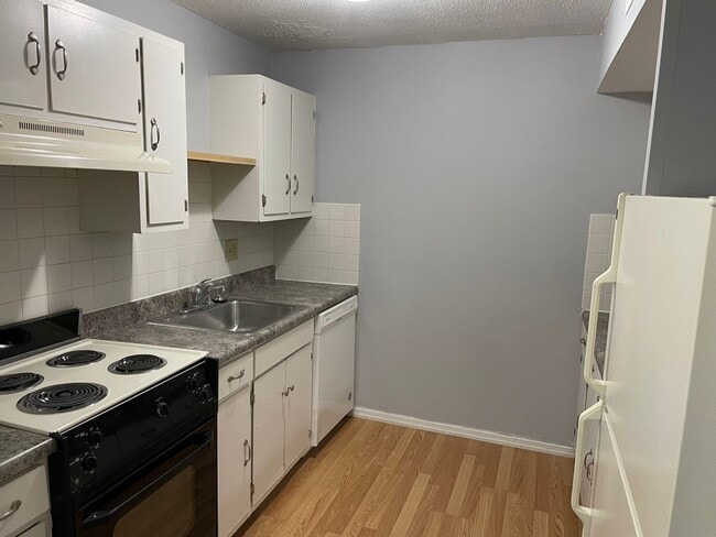 Photo - Southern Hills Townhouses &amp; Apartments...