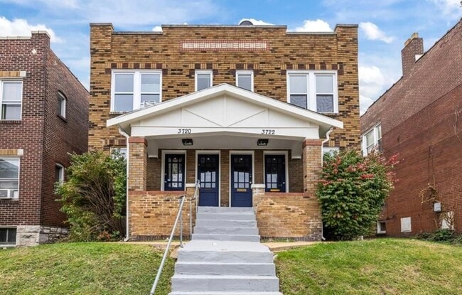 Beautiful Apartment in South City! - 3720 Winnebago St
