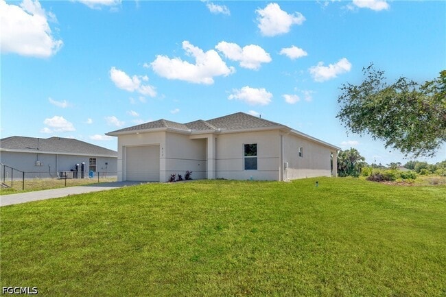 Building Photo - 917 Margaret Ave S