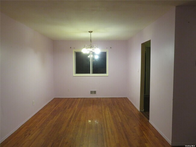 Photo - 186 Studley St