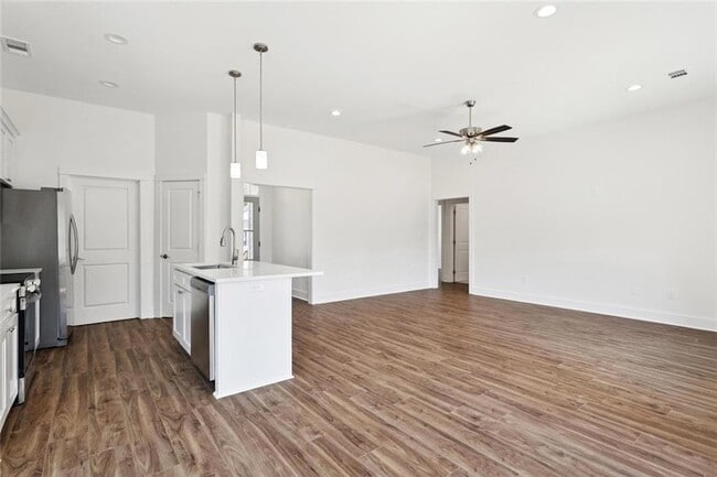 Photo - 60404 Aqua St