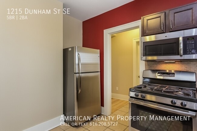 Photo - 1215 Dunham St SE