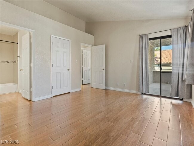 Building Photo - 5052 S Rainbow Blvd Unit 201