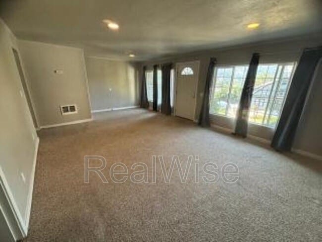 Photo - 1639 SE Main St