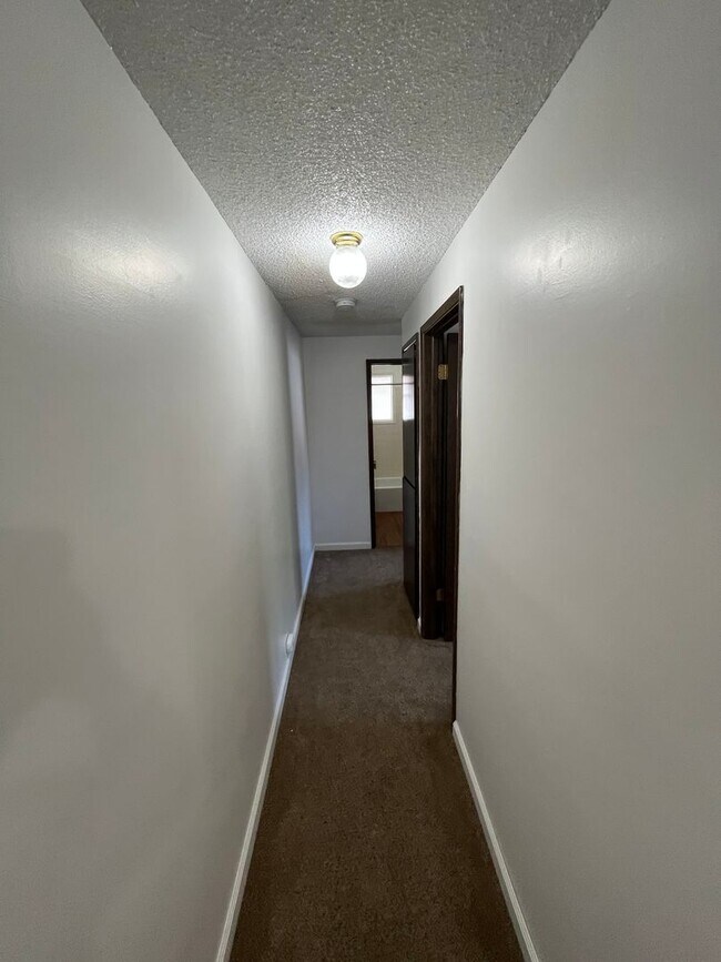557-559 E Broad Ave Owner Selling