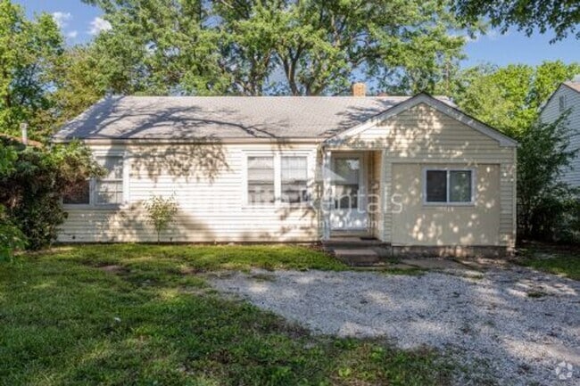 Building Photo - 3 bedroom 1 bath home