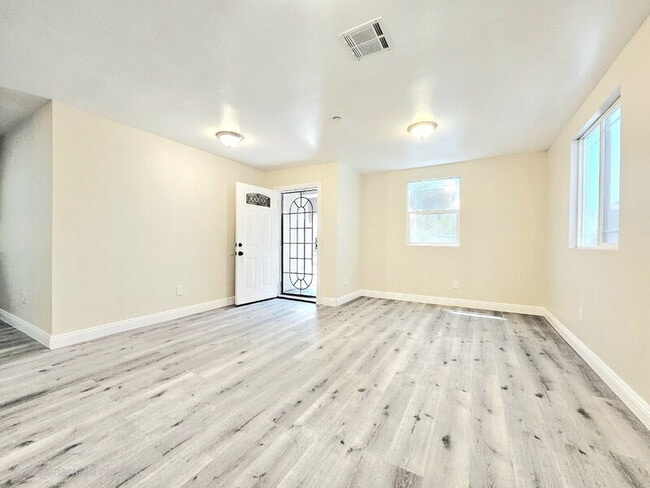 Photo - 321 E 103rd St