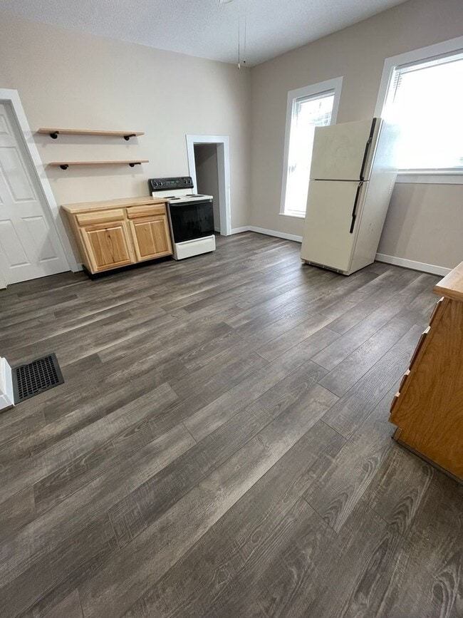 Photo - 934-936 W 5th St Unit 934 W 5th St (Downstairs)