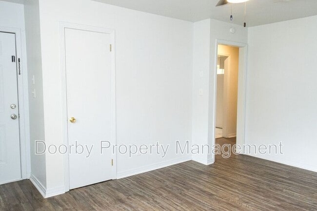 Photo - 2027 Lee St