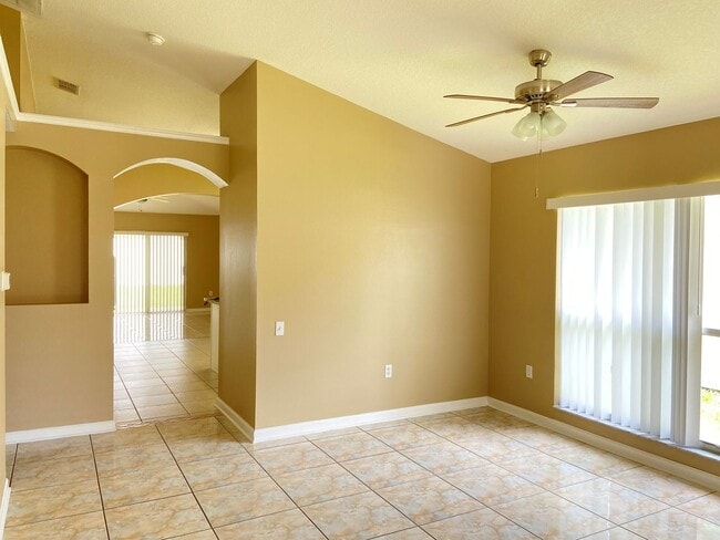 Photo - 4 bd/ 2 ba Single Family Home in Kissimmee near the Loop
