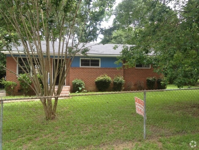 Building Photo - **AVAILABLE NOW*3 Bedroom / 1 Bathroom Hom... Rental