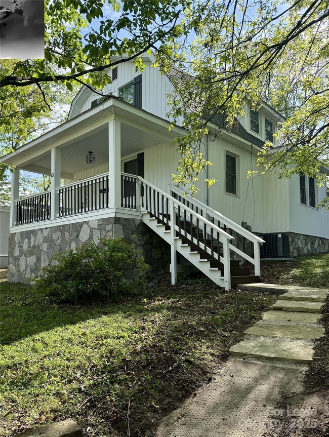 Photo - 102 Holland St