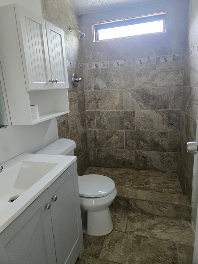 Photo - 1006 W Maxanna Blvd