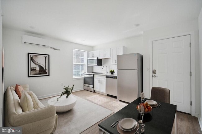 Building Photo - 407 S 42nd St Rental