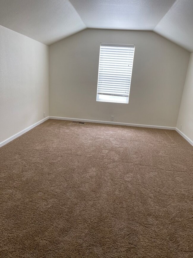 Building Photo - 5 bedrooms Single Family House in Aurora 8...