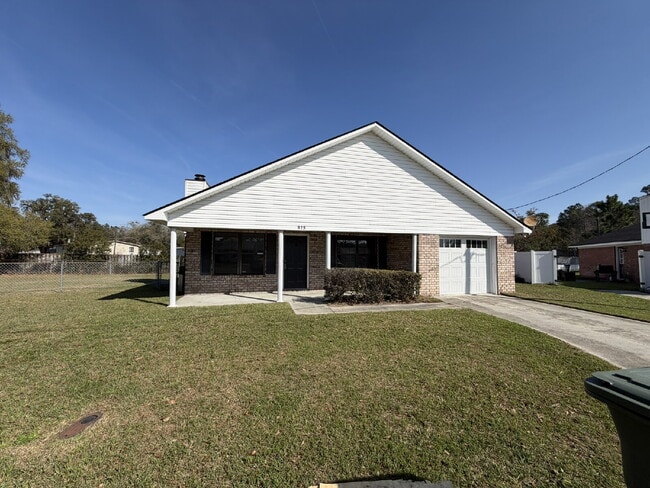 Building Photo - Home For Rent