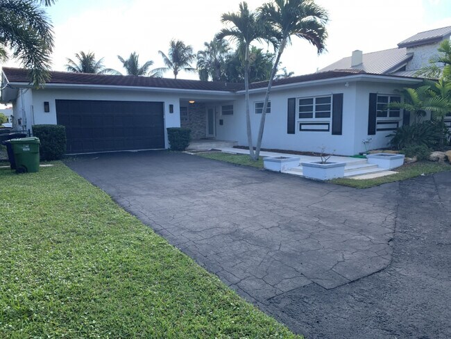 Photo - 619 Hibiscus Dr