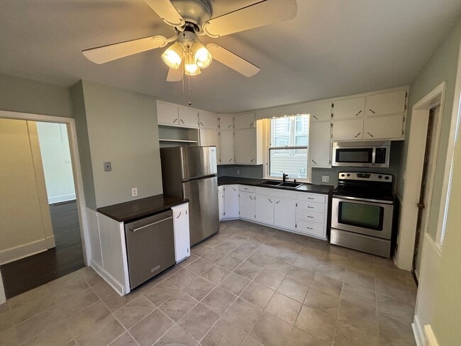 Building Photo - Newly Renovated 3 Bedroom on Park Avenue Rental