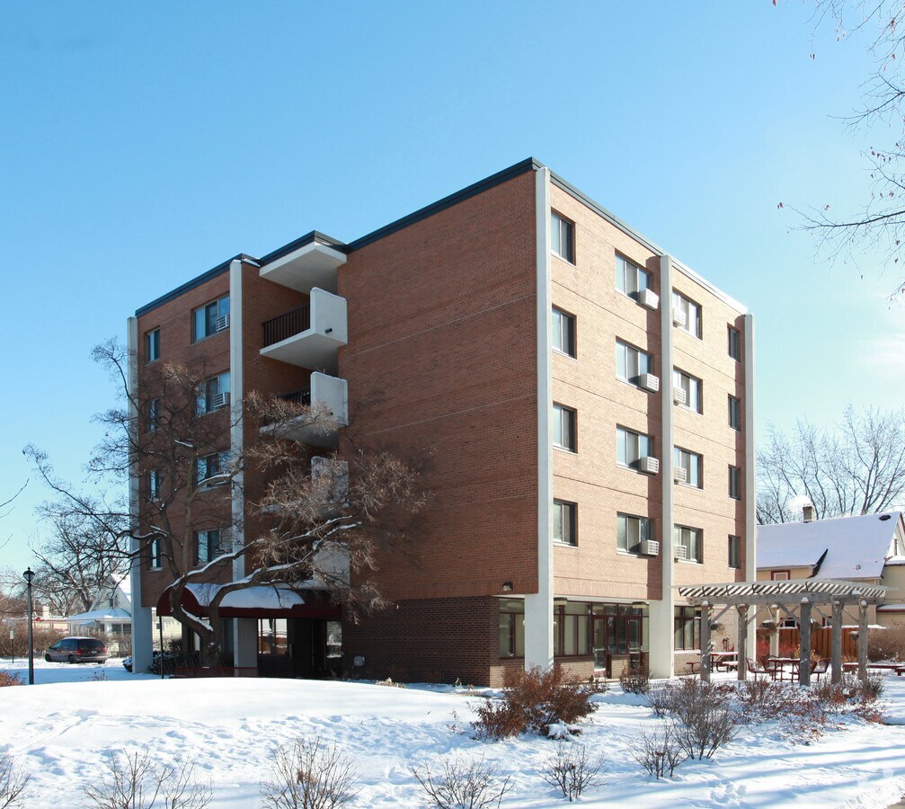 Building - 3205 E 37th St Apartments