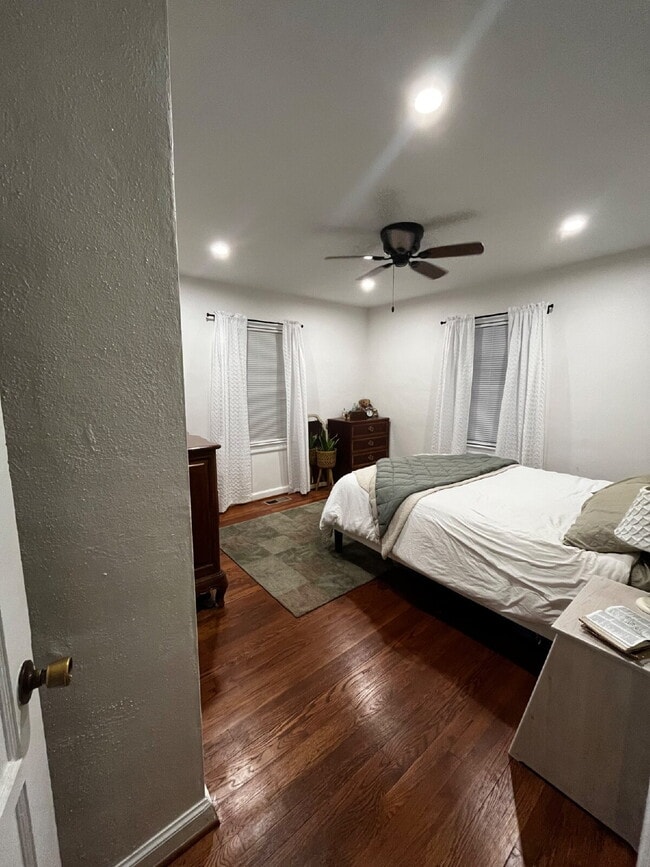 Photo - Gorgeous updated 2 bedroom in Perrymont/Sandusky with off street parking.