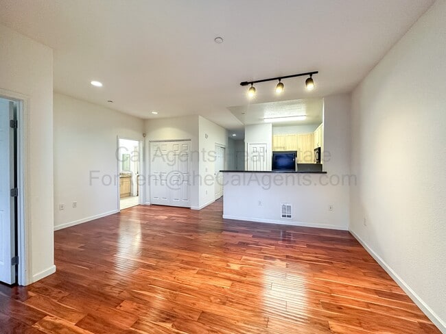 Building Photo - 1121 40th St Rental