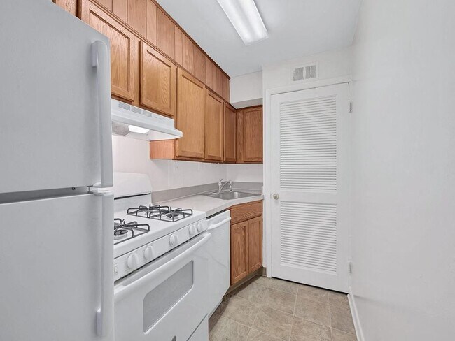 Photo - River East-Fairlawn Gardens