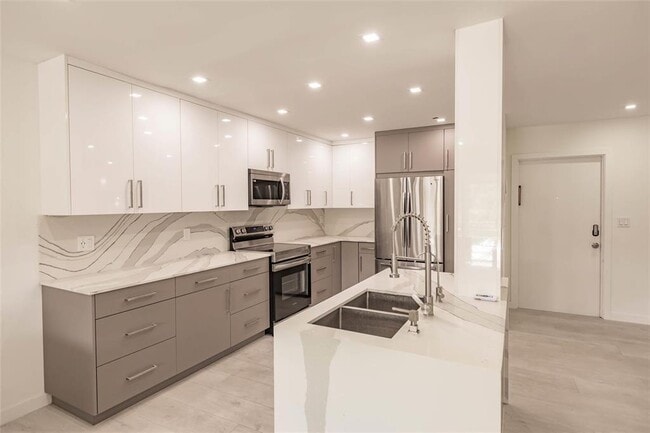 Building Photo - 4100 N 58th Ave Unit 208 Rental