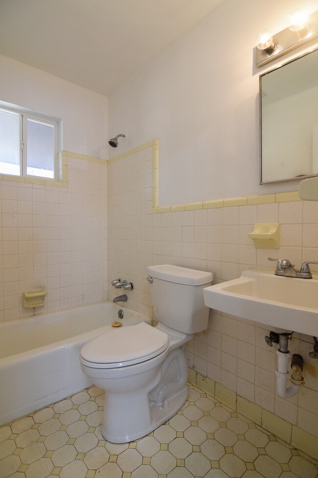 Photo - 6957 S Kenwood Dr