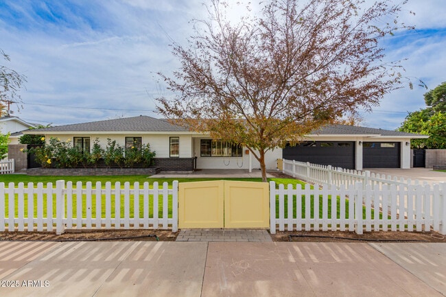 Building Photo - 5001 E Mitchell Dr