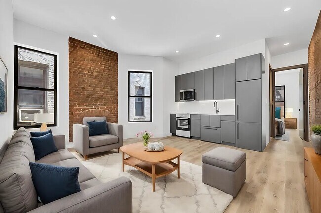 Building Photo - 314 W 51st St Rental