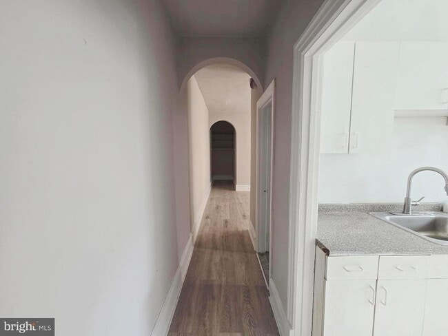 Photo - 5358 Woodland Ave Unidad 2ND FL FRONT