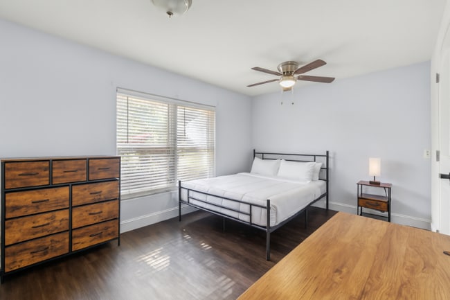 Photo - 310 Burland St