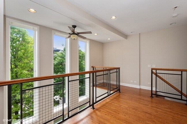 Photo - 1458 N Artesian Ave Unit E1