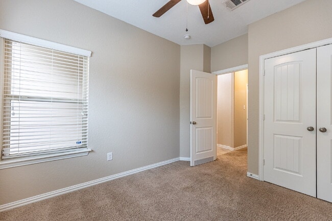 Photo - 9122 Vondel Park