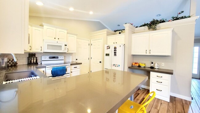 Photo - Beautiful Home for lease in great location!