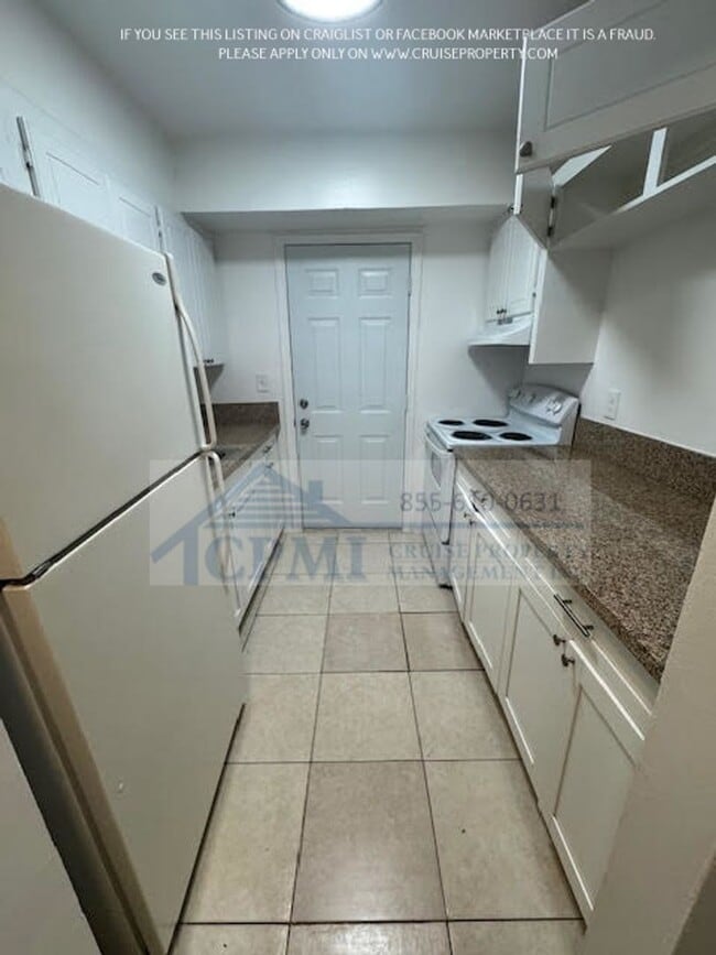 Photo - Lakeview Apartments - 5911 SW 41 St
