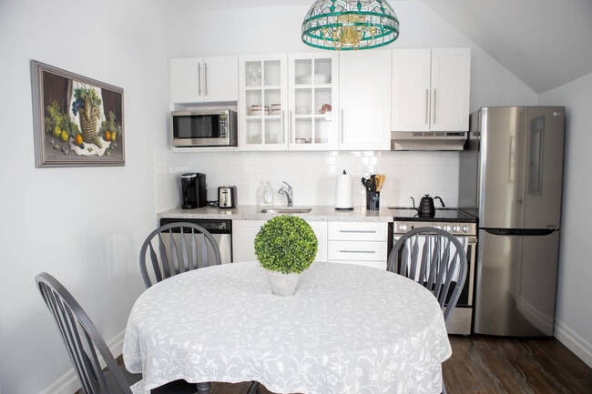 Photo - 2014 Edinburgh Dr Unit ID1226154P